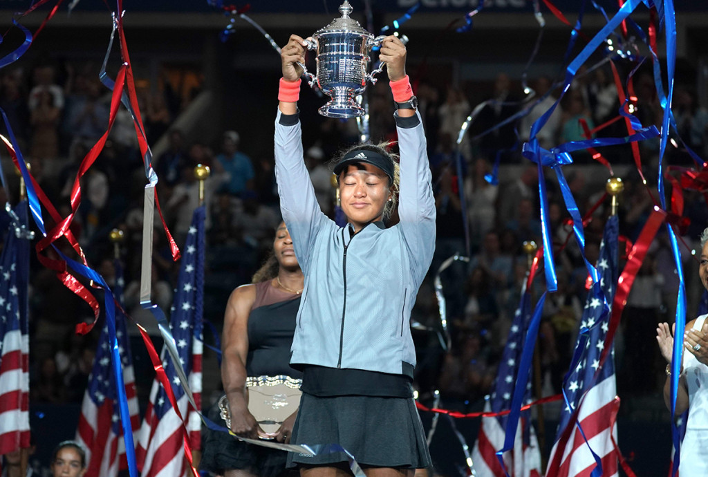Naomi Osaka melakukan selebrasi setelah mengalahkan Serena Williams dan menjadi juara Amerika Serikat (AS) Terbuka 2018. Afp Photo/Julian Finney