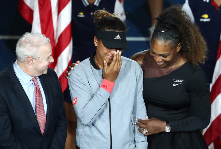 Sementara itu, Osaka, yang penuh air mata berbicara kepada penggemar Williams, mengucapkan terima kasih dan meminta maaf. Afp photo/Al Bello