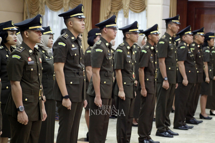 Dalam upacara penutupan tersebut Jaksa Agung HM Prasetyo melantik 42 jaksa baru.