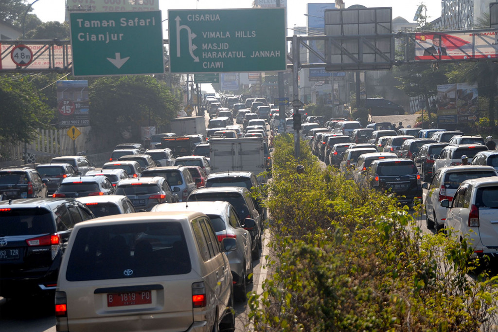 Antrean tersebut disebabkan tingginya volume kendaraan wisatawan dari Jakarta, Bogor dan sekitarnya untuk berlibur di puncak pada Tahun Baru Islam 1 Muharram 1440 H.