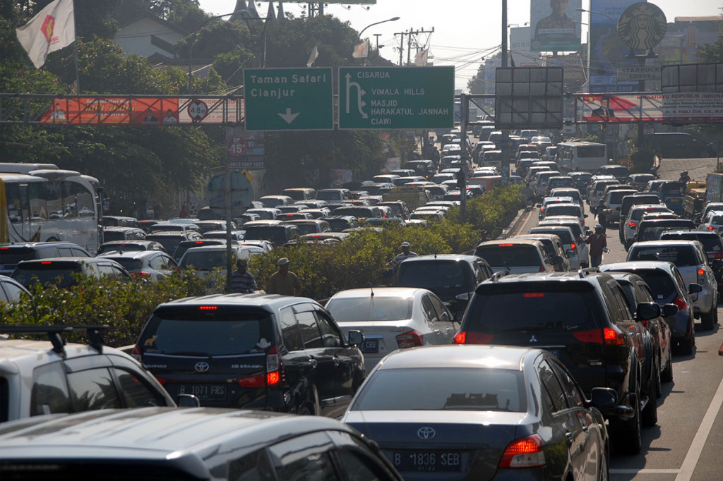 Satlantas Polres Bogor memberlakukan rekayasa arus sistem buka tutup jalan untuk mengurai kemacetan.