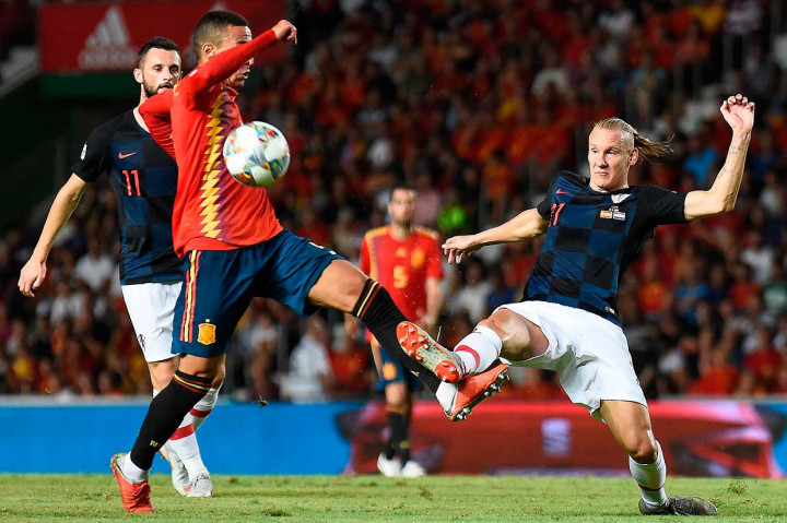 Turun minum dalam keunggulan tiga gol tak membuat serangan Spanyol mengendur di babak kedua. Baru empat menit babak kedua berjalan sebuah umpan terobosan yang dilepaskan Asensio berhasil disambut Rodrigo Moreno untuk menaklukkan Kalinic dan membuat skor menjadi 4-0.