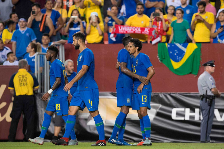 15 menit menjelang jeda Phillipe Coutinho membawa Brasil unggul 3-0.