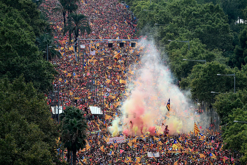 Sejak tahun 2012, tanggal 11 September yang disebut sebagai 'Diada' ini dimanfaatkan untuk menggelar unjuk rasa besar-besaran menyerukan pemisahan diri dari Spanyol. Afp Photo/Josep Lago