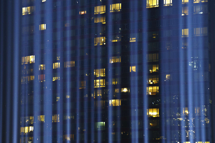 Festival lampu Tribute in Light itu merupakan bagian dari rangkaian penghormatan 17 tahun terjadinya tragedi 11 September di Amerika Serikat. 