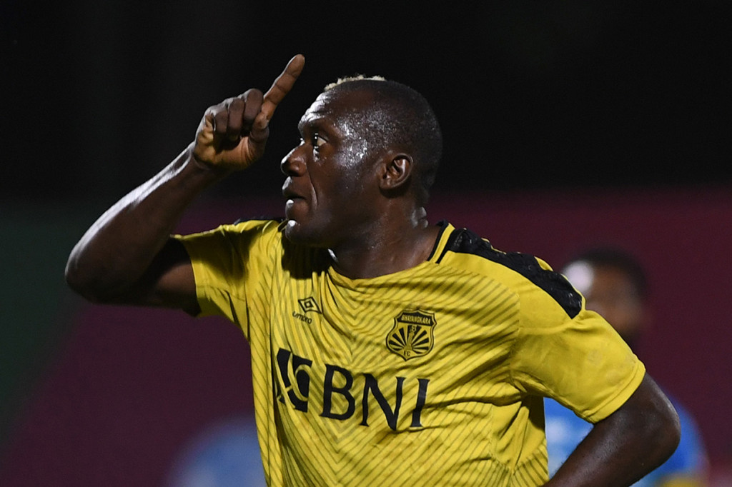 Gol tunggal Herman Dzumafo di menit ke-54 menentukan kemenangan Bhayangkara FC atas tamunya Perseru Serui dengan skor 1-0 pada laga pekan ke-21 Liga 1 2018. 