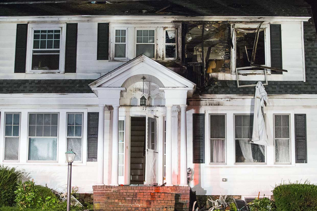 Ledakan gas di tiga komunitas utara Boston tersebut telah menyebabkan puluhan rumah terbakar. 