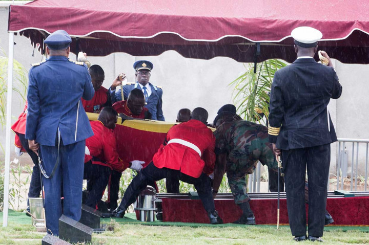 Annan wafat di satu rumah sakit di Swiss pada Sabtu, 18 Agustus pagi dalam usia 80 tahun. Saat hari-hari terakhirnya, Annan didampingi oleh istri keduanya Nane dan anak-anaknya Kojo dan Nina.
