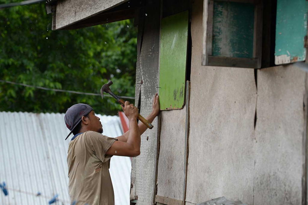 Badai Mangkhut dengan kategori 4 dan kekuatan angin dapat mencapai 255 km per jam akan menerjang ujung utara pulau Luzon pada Sabtu, 15 September. Badai ini sebelumnya telah meluluh-lantakkan kawasan Kepulauan Mariana Utara dan Guam.