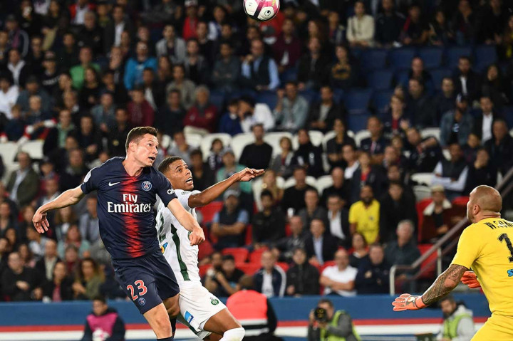 Julian Draxler membuka keunggulan bagi PSG pada menit ke-22 lewat sundulan menyambut umpan Marco Verratti.