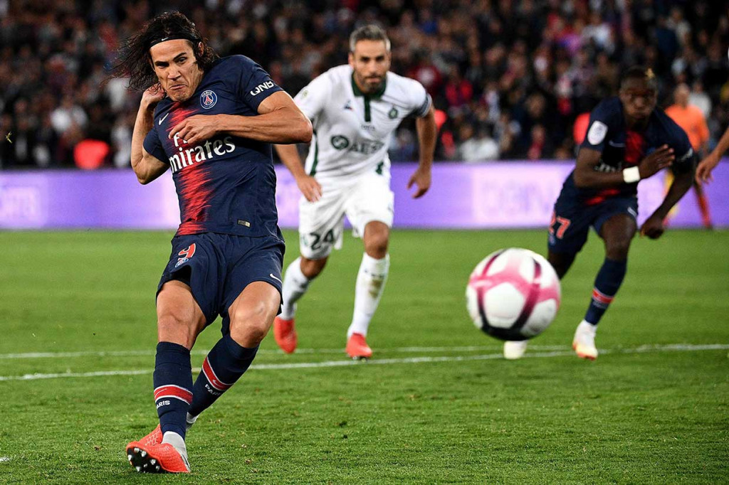 Edinson Cavani menggandakan keunggulan timnya lewat eksekusi penalti di awal babak kedua, setelah dia dijatuhkan di kotak terlarang oleh Loic Perrin.