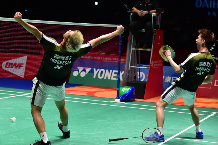 Kevin Sanjaya Sukamuljo/Marcus Fernaldi Gideon melakukan selebrasi usai mengalahkan pasangan Tiongkok, Li Junhui/Liu Yuchen di final. 