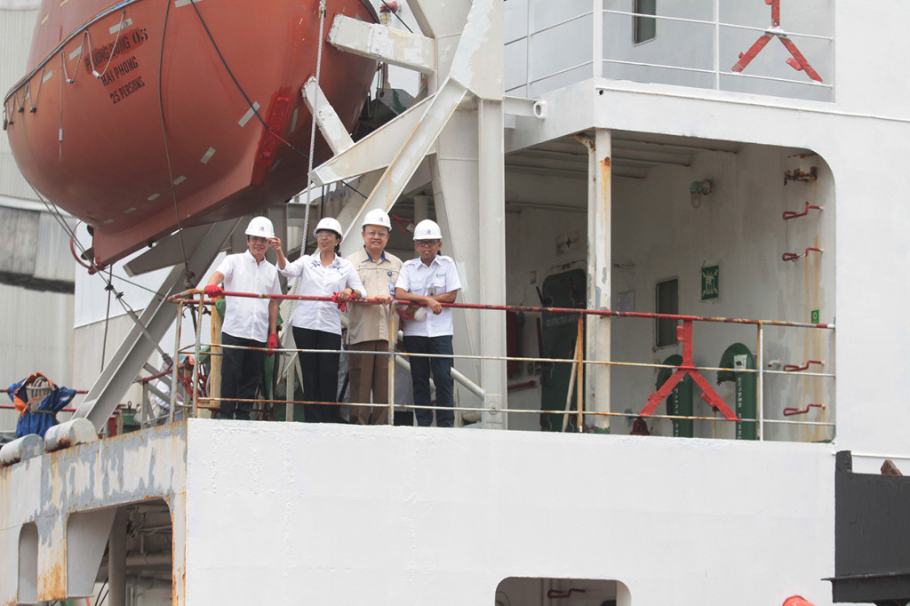 PT Pupuk Indonesia menargetkan penjualan ekspor hingga sebesar Rp8,31 triliun sepanjang tahun 2018 yang juga sebagai upaya mendorong ekspor guna memperkuat nilai tukar rupiah terhadap dolar Amerika Serikat.