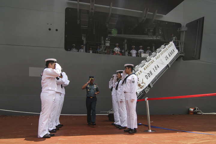 Tiga unit kapal perang milik Angkatan Laut Jepang, JS Kaga, JS Inazuma dan JS Suzutsuki singgah di perairan teluk Jakarta untuk mengikuti latihan bersama sejumlah angkatan laut dari beberapa negara Asia-Pasifik guna meningkatkan kapasitas strategis pasukan serta meningkatkan kerja sama antarnegara. 
