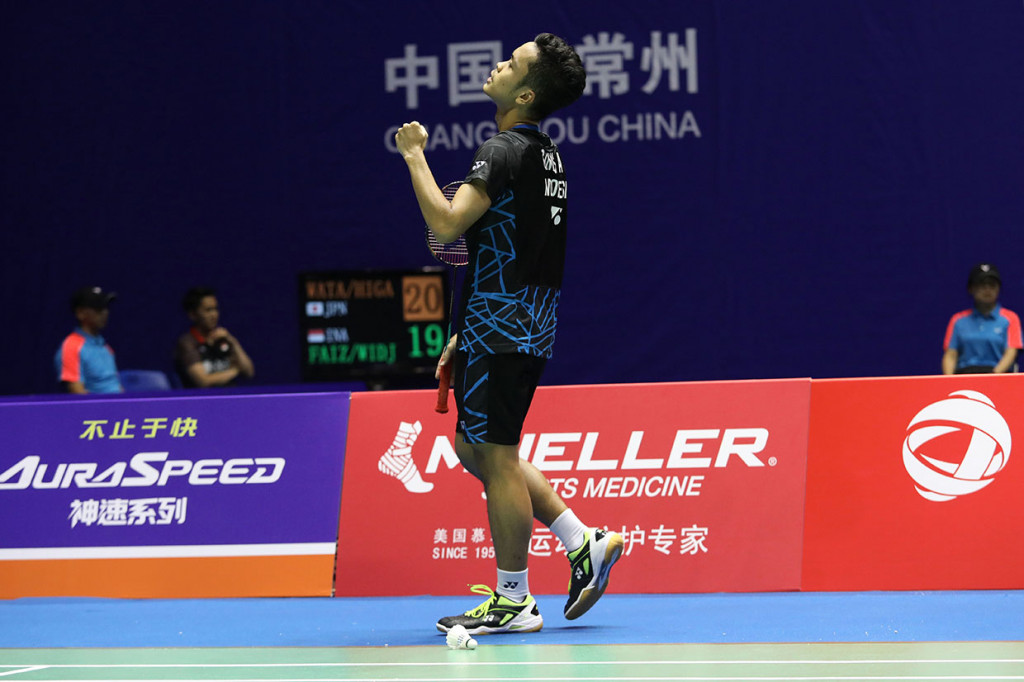 Anthony membuat kejutan dengan mengalahkan salah satu pemain andalan tuan rumah, Lin Dan.