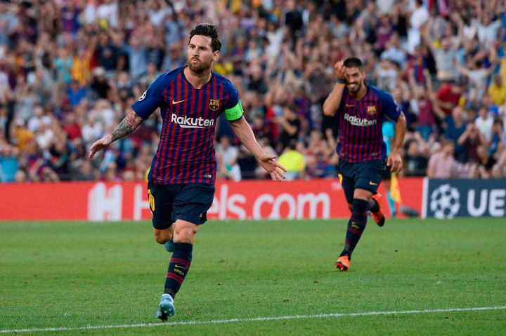 Messi melakukan selebrasi usai menjebol gawang PSV yang dijaga Jeroen Zoet.