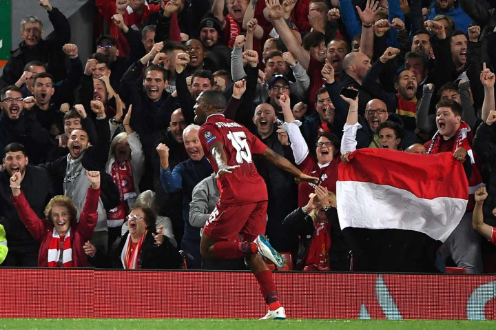 Liverpool berhasil membuka keunggulan pada menit ke-30 saat umpan silang Andy Robertson berhasil disambut tandukan tajam Daniel Sturridge.