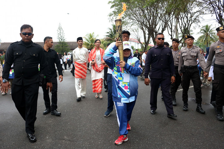 Pawai Obor Asian Para Games 2018 melintasi garis khatulistiwa di Pontianak, sebelum nantinya berlanjut ke Medan pada 23 September 2018. 

