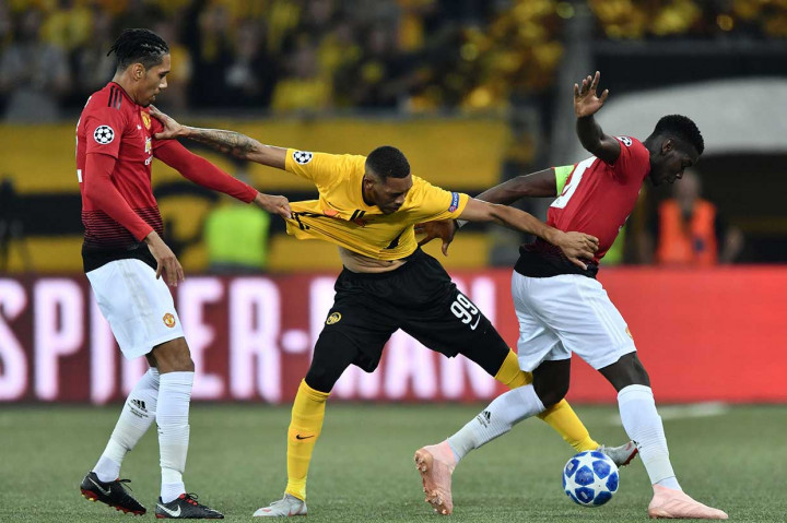 Tuan rumah belum menyerah setelah turun minum, namun mereka kesulitan membongkar pertahanan United.