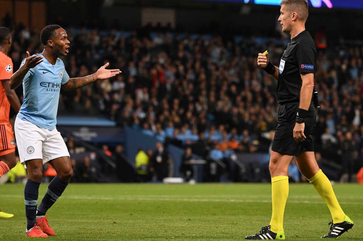 Pada menit 32 giliran Raheem Sterling menjebol gawang Lyon, namun gol dianulir karena pemain tim nasional Inggris itu terlebih dahulu berada dalam posisi offside.