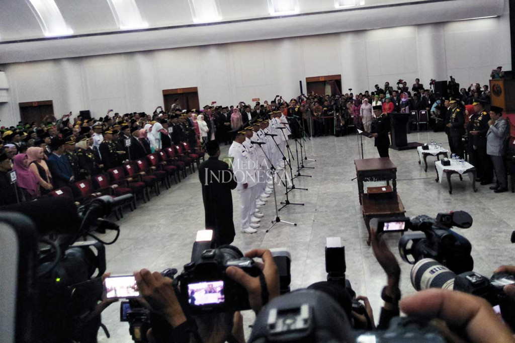Ridwan Kamil Lantik 6 Wali Kota dan Bupati