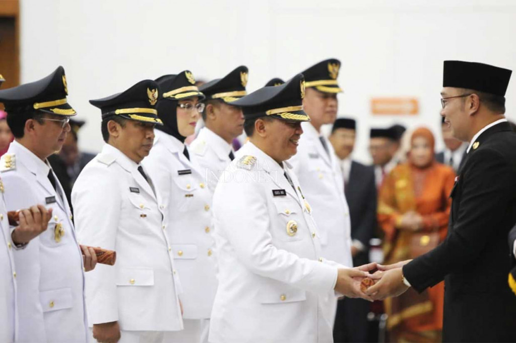 Ridwan Kamil Lantik 6 Wali Kota dan Bupati