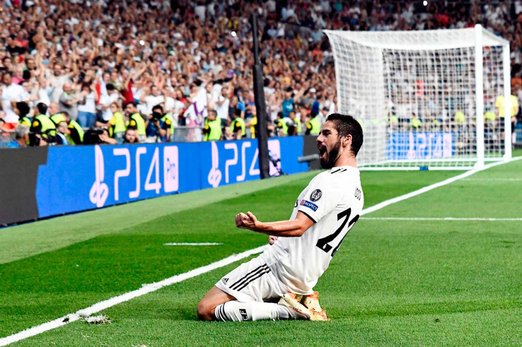 Isco melakukan selebrasi usai menjebol gawang Robin Olsen.