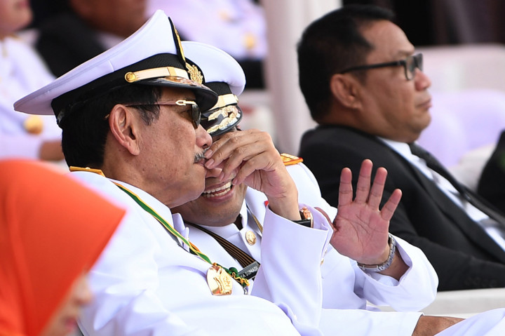 Menko Maritim Luhut Binsar Panjaitan melantik 600 perwira transportasi dari akademi perhubungan darat, 1.147 perwira transportasi dari berbagai akademi perhubungan laut, dan 629 perwira transportasi dari akademi serta sekolah tinggi perhubungan udara.
