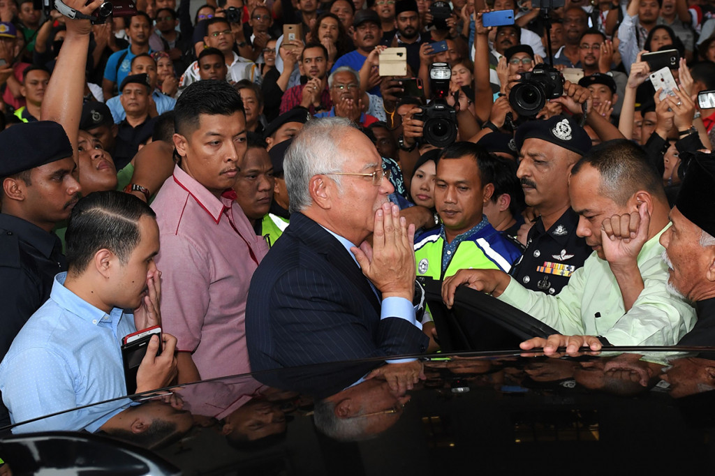 Usai mengaku tak bersalah atas dakwaan itu, Najib Razak akan menjalani sidang pembelaan, yang menurut jadwal akan dilaksanakan pada awal tahun 2019.
