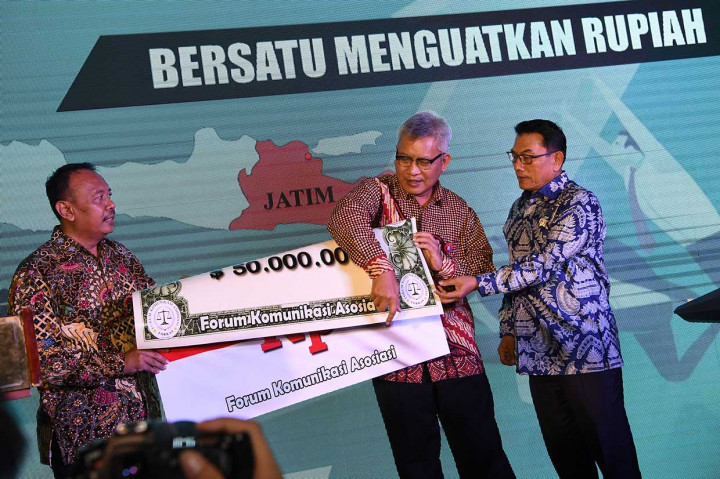 Moeldoko mengapresiasi upaya Forkas untuk melakukan penukaran dolar secara bersama-sama sebagai upaya menekan pelemahan nilai rupiah. 