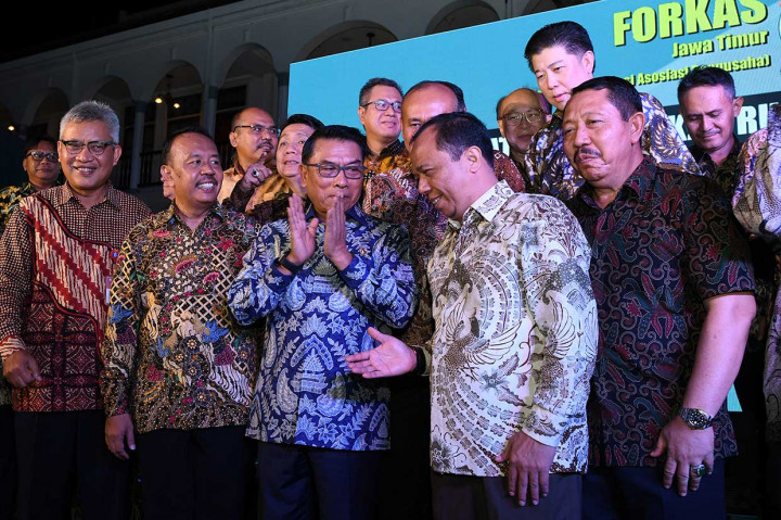 Moeldoko juga meminta masyarakat tidak perlu mencari-cari alasan kenaikan dolar yang disebabkan faktor luar, sebab Indonesia adalah bagian dari dunia global yang tidak bisa dilepaskan dari pengaruh negara lain. 