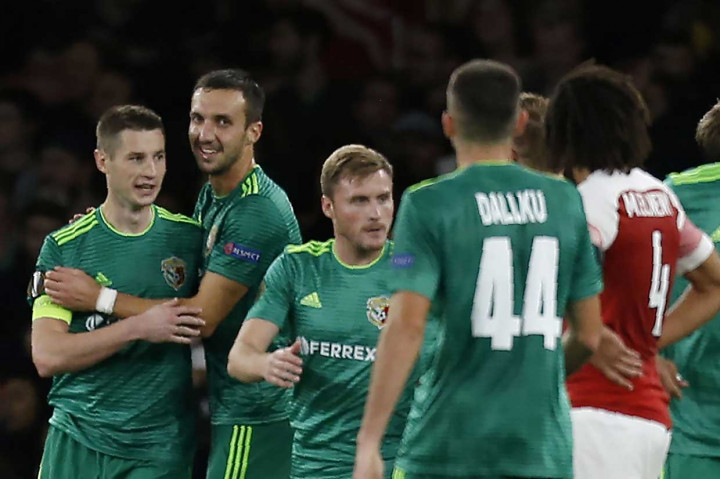 Dua menit kemudian tim tamu memperkecil ketertinggalan menjadi 1-4 lewat sepakan keras kaki kiri Vladimir Chesnakov.