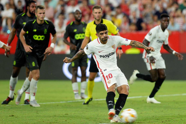 Pada menit ke-74, wasit memberikan hadiah penalti kepada Sevilla akibat pelanggaran yang dialami Vazquez di kotak terlarang. Banega yang bertindak sebagai eksekutor mampu menunaikan tugasnya dengan sempurna untuk menutup kemenangan Sevilla menjadi 5-1.