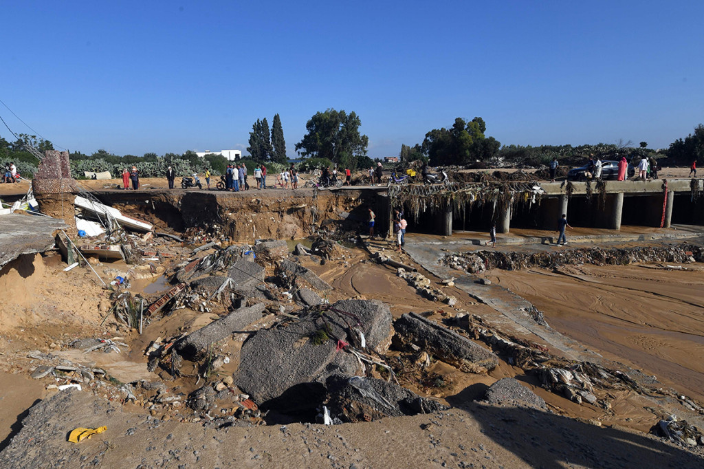 Banjir bandang melanda semenanjung Cap Bon, Tunisia, akibat hujan deras sejak Sabtu, 22 September 2018. Akibatnya, sedikitnya lima orang tewas.