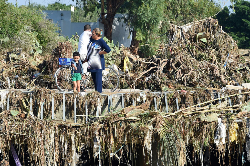 Badai menyebabkan ketinggian air di beberapa daerah meningkat sebanyak 1,7 meter. Beberapa jembatan dan jalan juga rusak akibat hujan lebat.
