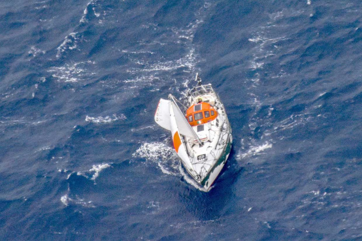 Komandan Angkatan Laut India berusia 39 tahun tersebut tidak bisa bergerak di kapalnya dan kemudian hanyut sejauh kurang lebih 3.500 km dari lepas pantai Australia bagian barat. Sejak saat itu, misi keselamatan internasional dikerahkan untuk mencari keberadaan Tomy.  