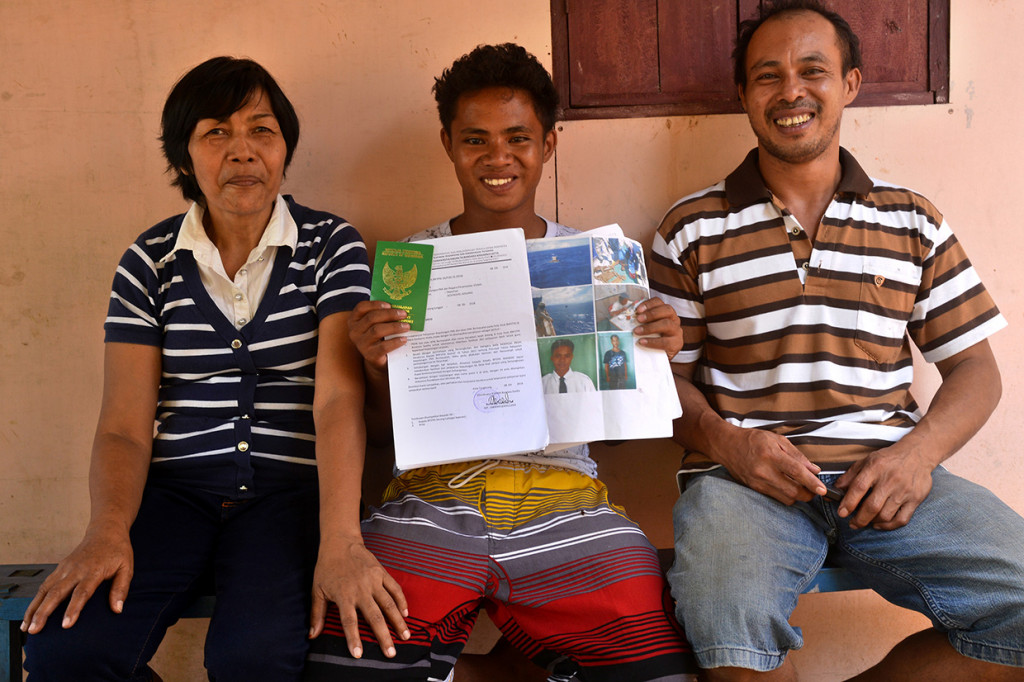 Aldi yang bekerja sebagai nelayan penjaga rumpon ikan di sekitar perairan Sulawesi Utara dan Maluku Utara, hanyut hingga ke perairan Guam akibat cuaca buruk dan diselamatkan kapal beregistrasi Panama setelah berada di lautan selama 49 hari. 
