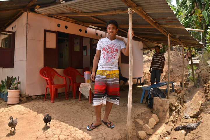 Dari penuturan Aldi kepada keluarga, selama 49 hari, dia bertahan hidup dengan mengonsumsi ikan hasil tangkapan. Namun, karena suplai api tinggal sedikit, dia terpaksa memakan ikan mentah untuk bisa dapat energi. 