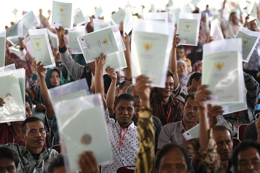 Ada 7.000 sertifikat tanah yang akan dibagikan kepada warga. Terdiri dari 4.000 sertifikat untuk masyarakat Kota Bogor dan 3.000 sertifikat untuk masyarakat Kabupaten Bogor.
