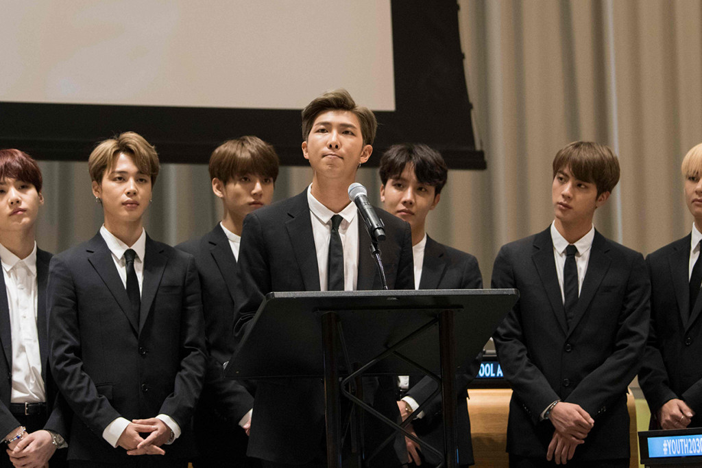 RM pun meminta publik untuk menyuarakan pendapat mereka tanpa mempedulikan ras atau agama. Leader BTS tersebut berpesan agar publik, khususnya generasi remaja, tak takut untuk berpendapat.
