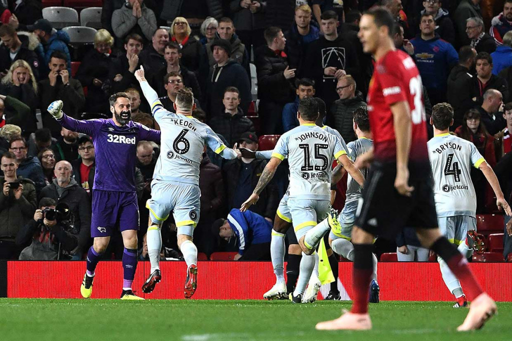 Derby melaju ke babak selanjutnya setelah menang 8-7 atas MU, setelah dalam waktu normal pertandingan berakhir 2-2.