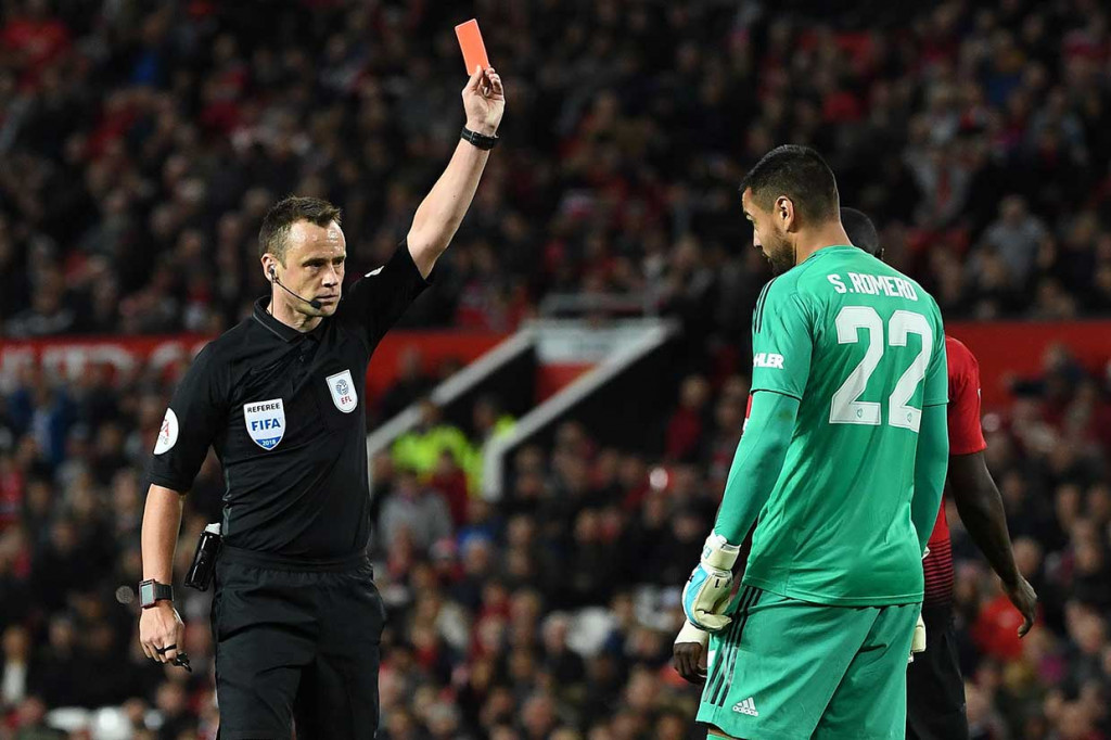 Derby sudah berada diambang kemenangan setelah unggul 2-1 sebelum waktu normal berakhir setelah kiper United Sergio Romero diusir keluar lapangan pada menit ke-67.