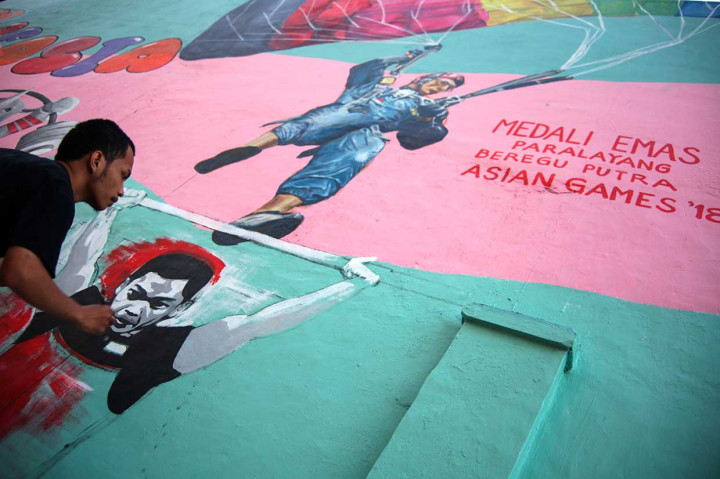 Kreasi para seniman mural itu antara lain atlet taekwondo Defia Rosmaniar, lifter Eko Yulianto, atlet wushu Lindswell Kwok, atlet paralayang Jafro Megawanto, pembalap sepeda Tiara Andini Prastika dan Khoiful Muhkib, serta para atlet paralayang beregu putra. 