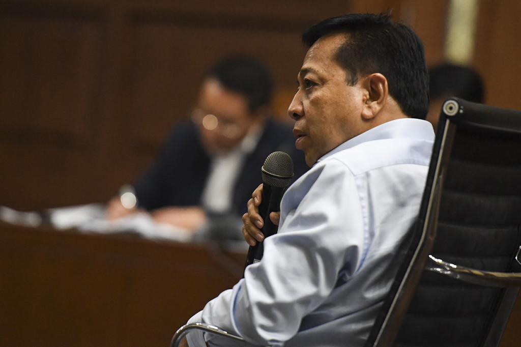 Jaksa berencana mengkonfrontasi keterangan Novanto dengan keponakannya, Irvanto Hendra Pambudi Cahyo, yang juga dijadwalkan pemeriksaannya. Selain itu, staf Fayakhun bernama Agus Gunawan juga dijadwalkan sebagai saksi.