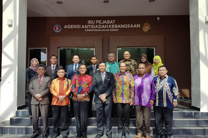 Kunjungan tersebut diisi dengan mengunjungi beberapa instansi terkait diantaranya Narcotics Criminal Investigation Department (NCID) of Royal Malaysia Police, Special Branch of Royal Malaysia Police; Narcotics Anti Drugs Agency (NADA); dan Central Narcotics Bureau of Singapore (CNB).