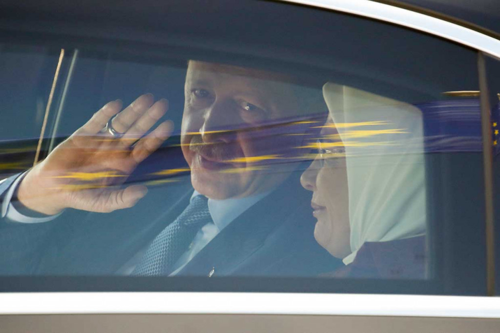 Dalam artikel yang diterbitkan harian Jerman, Frankfurter Allgemeine Zeitung, Erdogan menyerukan dibukanya lembaran baru dalam hubungan Turki-Jerman. 