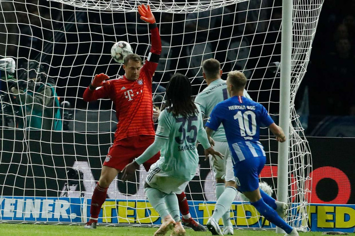 Pada akhir babak pertama Hertha Berlin menggandakan keunggulan lewat Ondrej Duda.