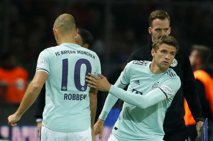Untuk menambah daya gedor barisan depan, pelatih Muenchen Niko Kovac menarik Arjen Robben dan memasukkan Thomas Mueller.