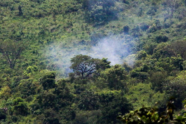 Saksi mata menyatakan bahwa dia melihat dua jet tempur terbang di ketinggian rendah, dan salah satunya kemudian menabrak bukit di Katampe.