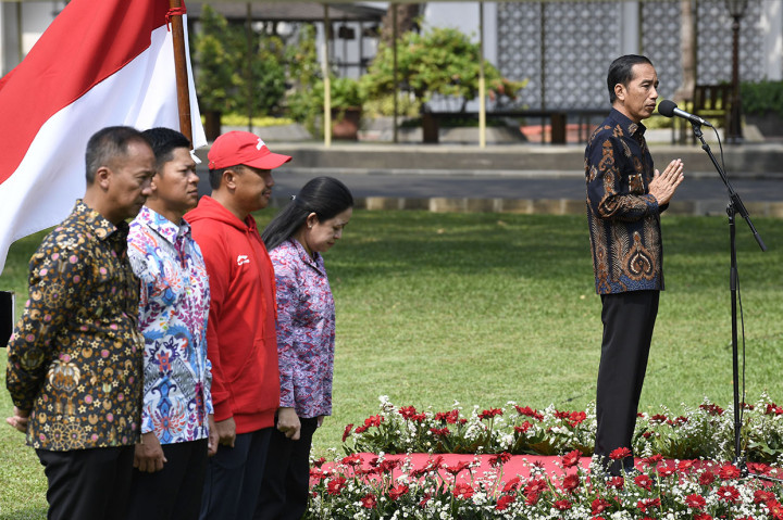 Jokowi yakin para atlet bisa memborong medali sehingga bisa mengharumkan nama Indonesia.